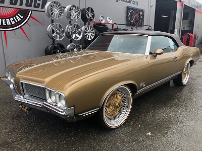 1970 Oldsmobile Cutlass SX 20 inch 3X US gold and Vogue Tyres